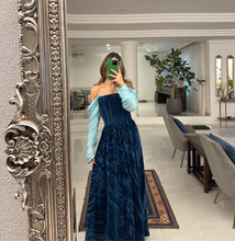 Load image into Gallery viewer, Velvet Jasmine (Blue)