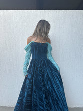 Load image into Gallery viewer, Velvet Jasmine (Blue)