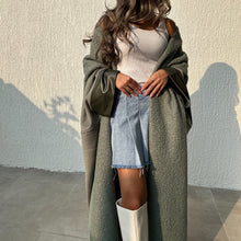 Load image into Gallery viewer, Reversible Bisht (green)